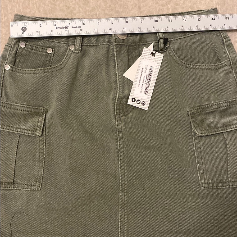 Boohoo Green Mini Raw Edge Hem Cargo Skirt for Casual Wear. Size 12 - Picture 9 of 10